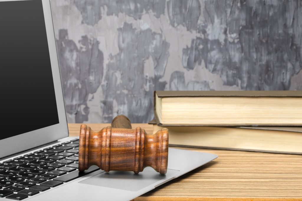 laptop-mallet-table.jpg ноутбук