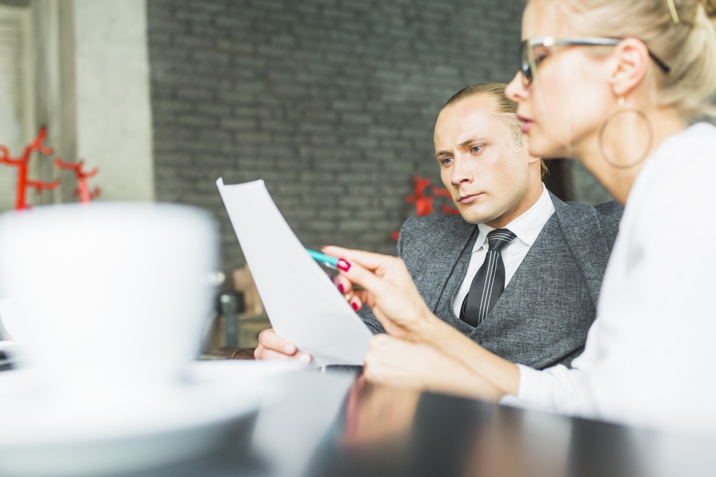 two-businesspeople-examining-agreement-restaurant (1).jpg сотрудники
